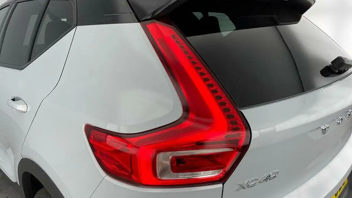 2021-volvo-xc40-15-t5-r-design-262bhp-big-28