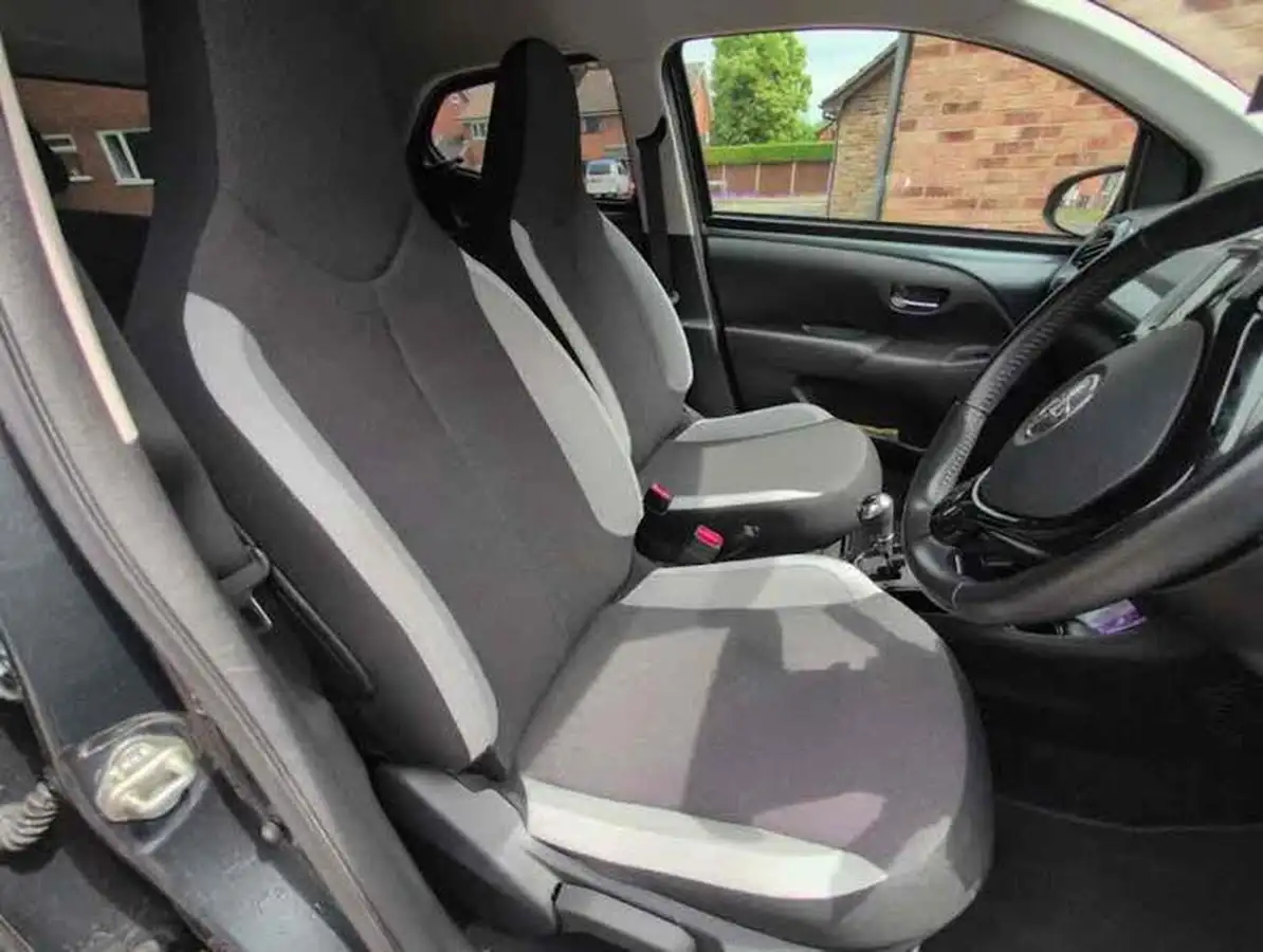 2017-toyota-aygo-10-vvt-i-x-press-71bhp-x-shift-big-4