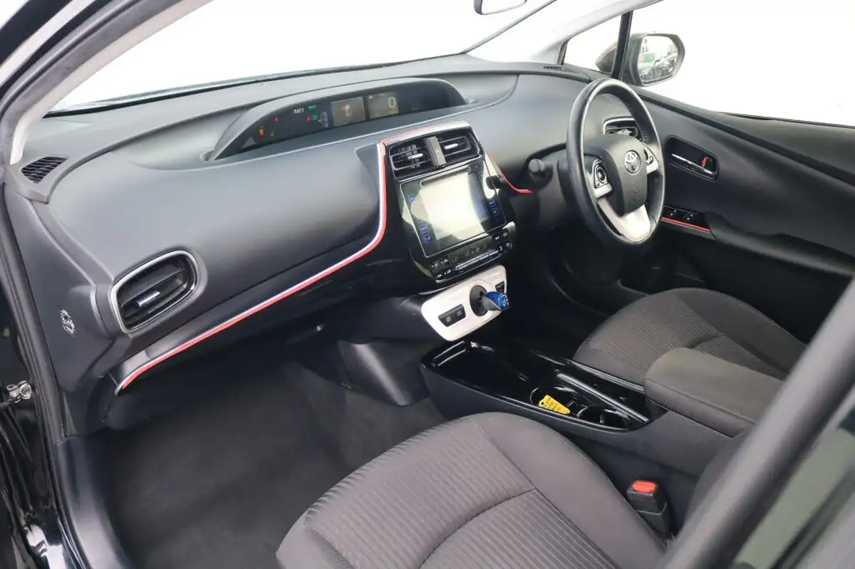 2018-toyota-prius-18-vvt-i-active-ss-big-14