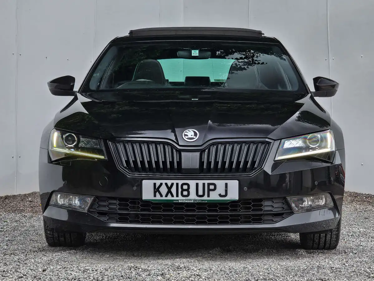 2018-skoda-superb-20tdi-scr-sportline-150ps-hatchback-big-11