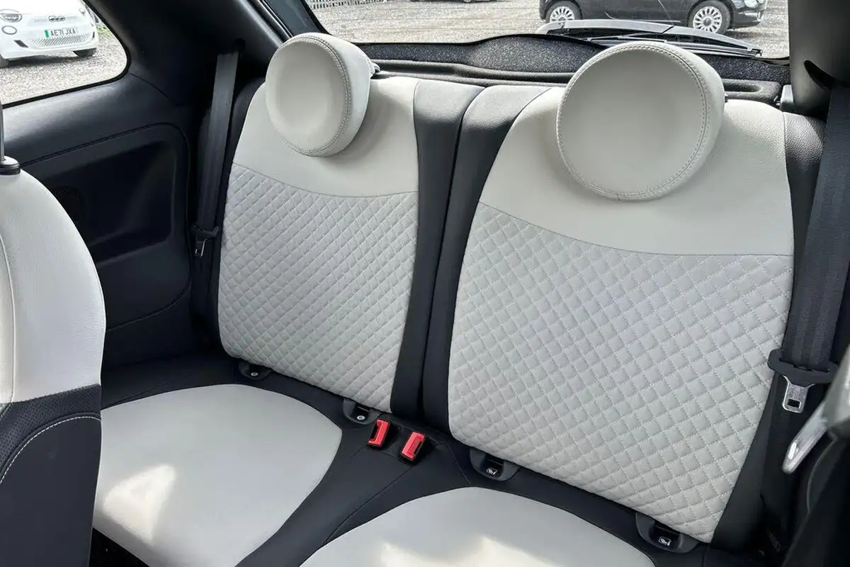 2022-fiat-500-10-dolcevita-big-18
