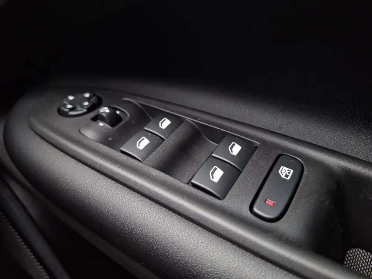 2025-jeep-avenger-12-gse-summit-big-13