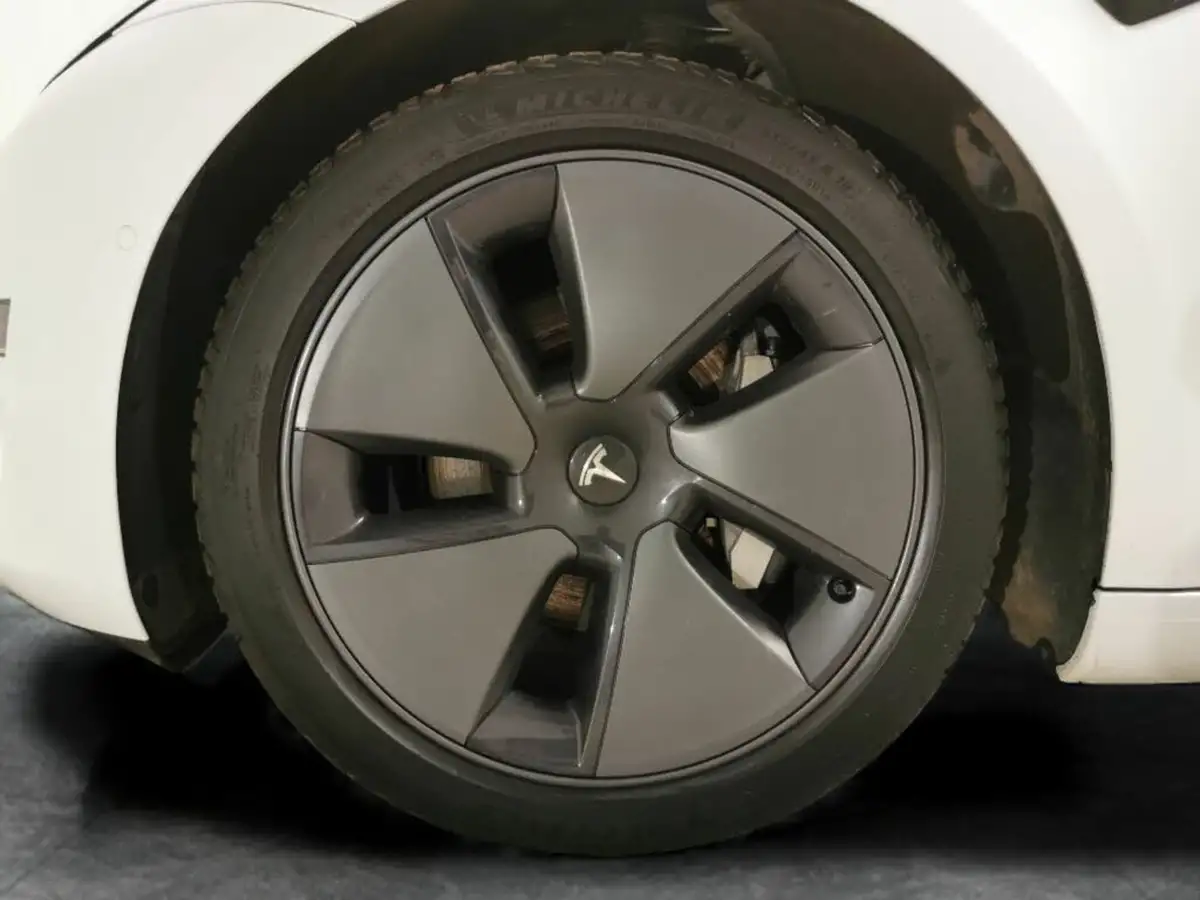 2021-tesla-model-3-e-long-range-awd-big-28