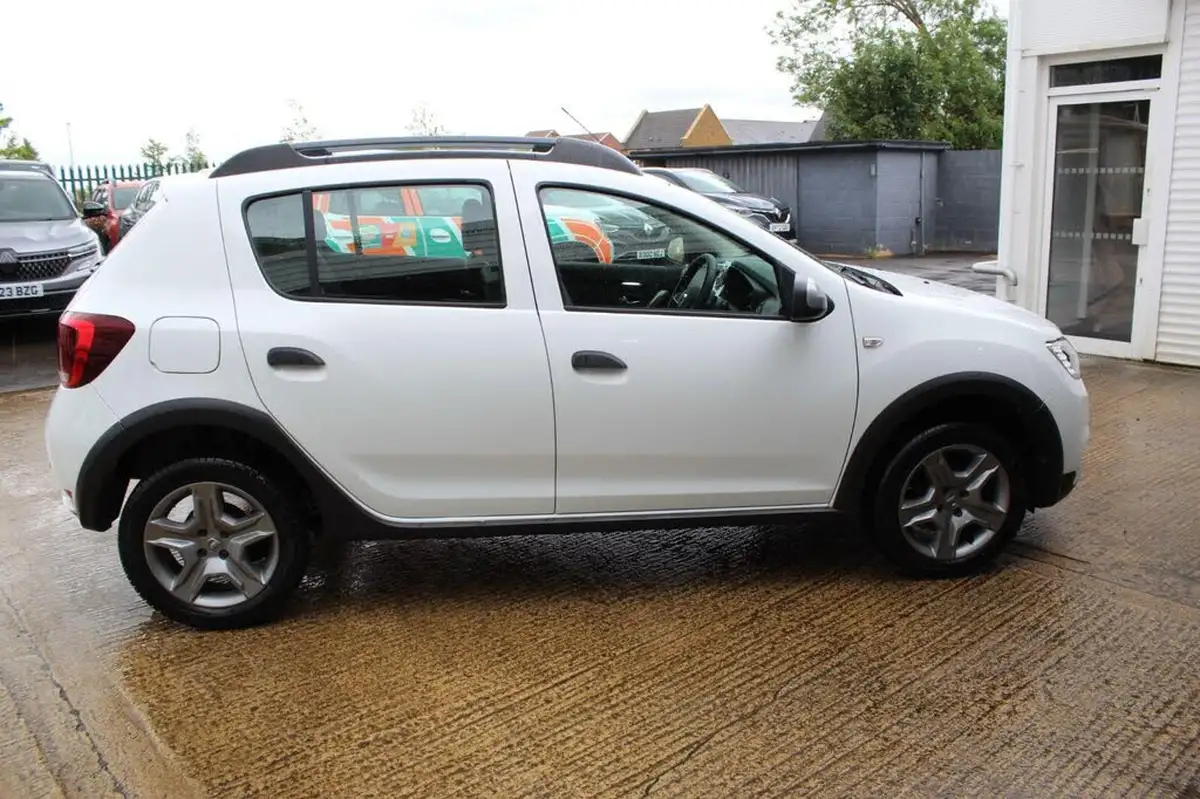 2017-dacia-sandero-stepway-09-tce-laureate-big-2