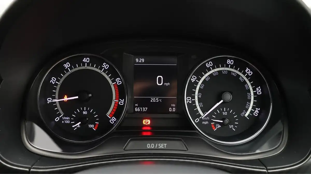2019-skoda-fabia-10-tsi-monte-carlo-95ps-estate-big-10