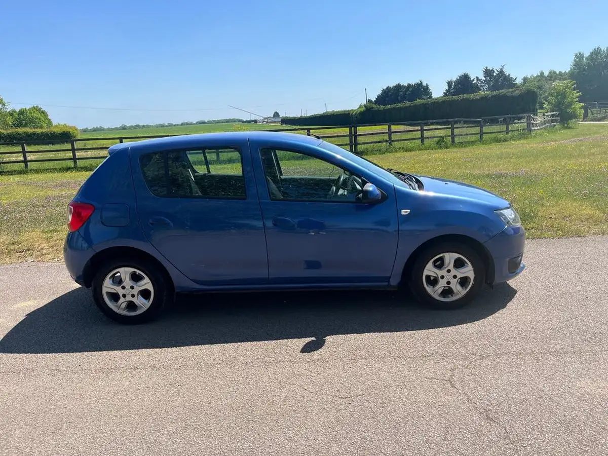 2015-dacia-sandero-15d-laureate-big-2