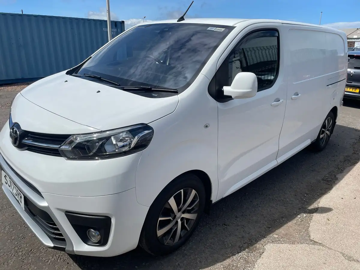 2017-toyota-proace-16d-comfort-compact-big-7