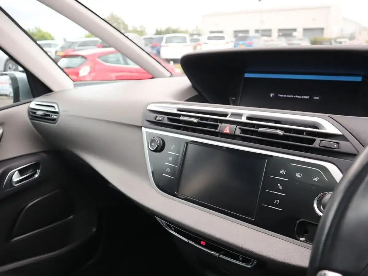 2019-citroen-c4-spacetourer-15bluehdi-flair-big-27
