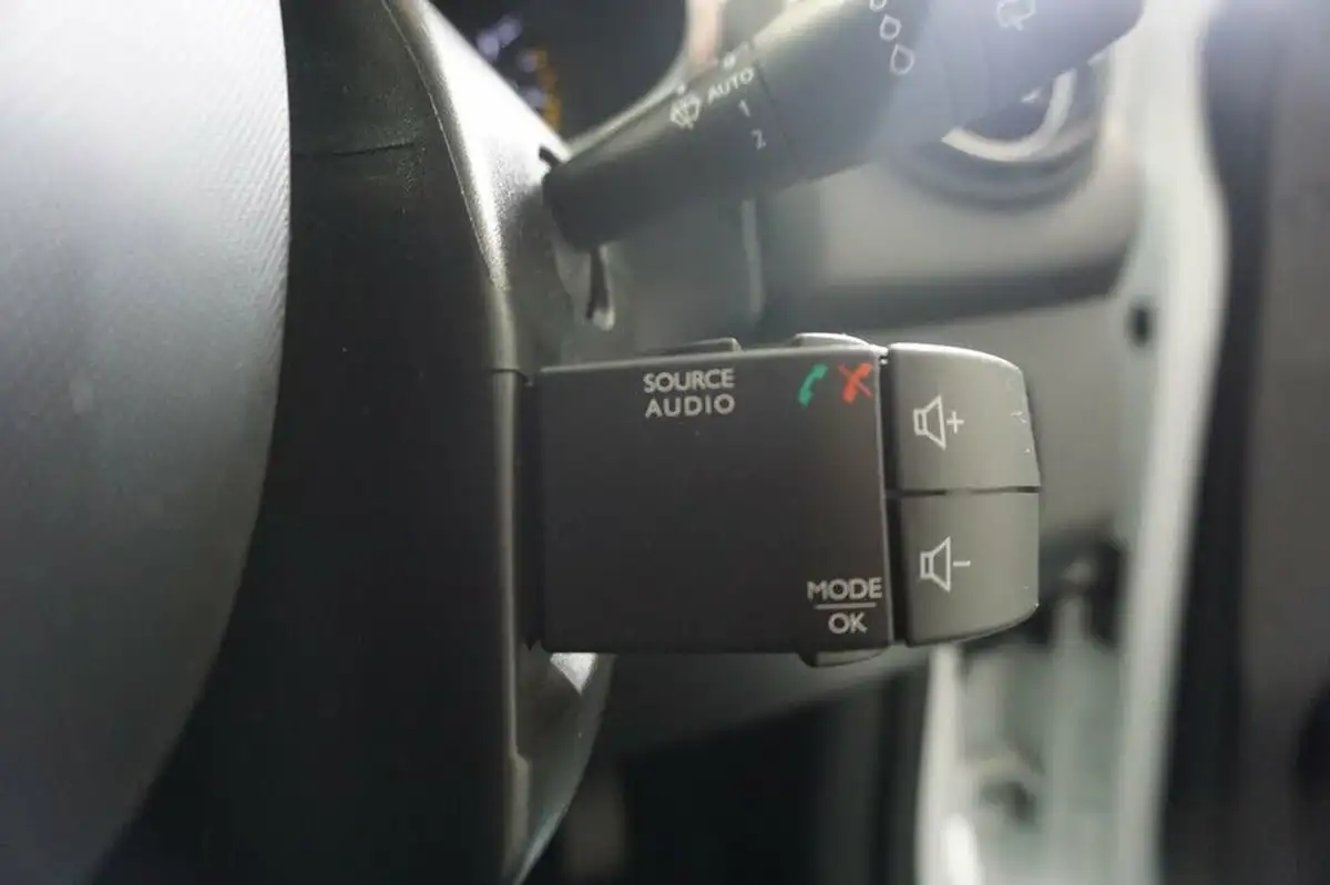 2014-renault-clio-15dci-dynamique-s-medianav-edc-auto-big-22