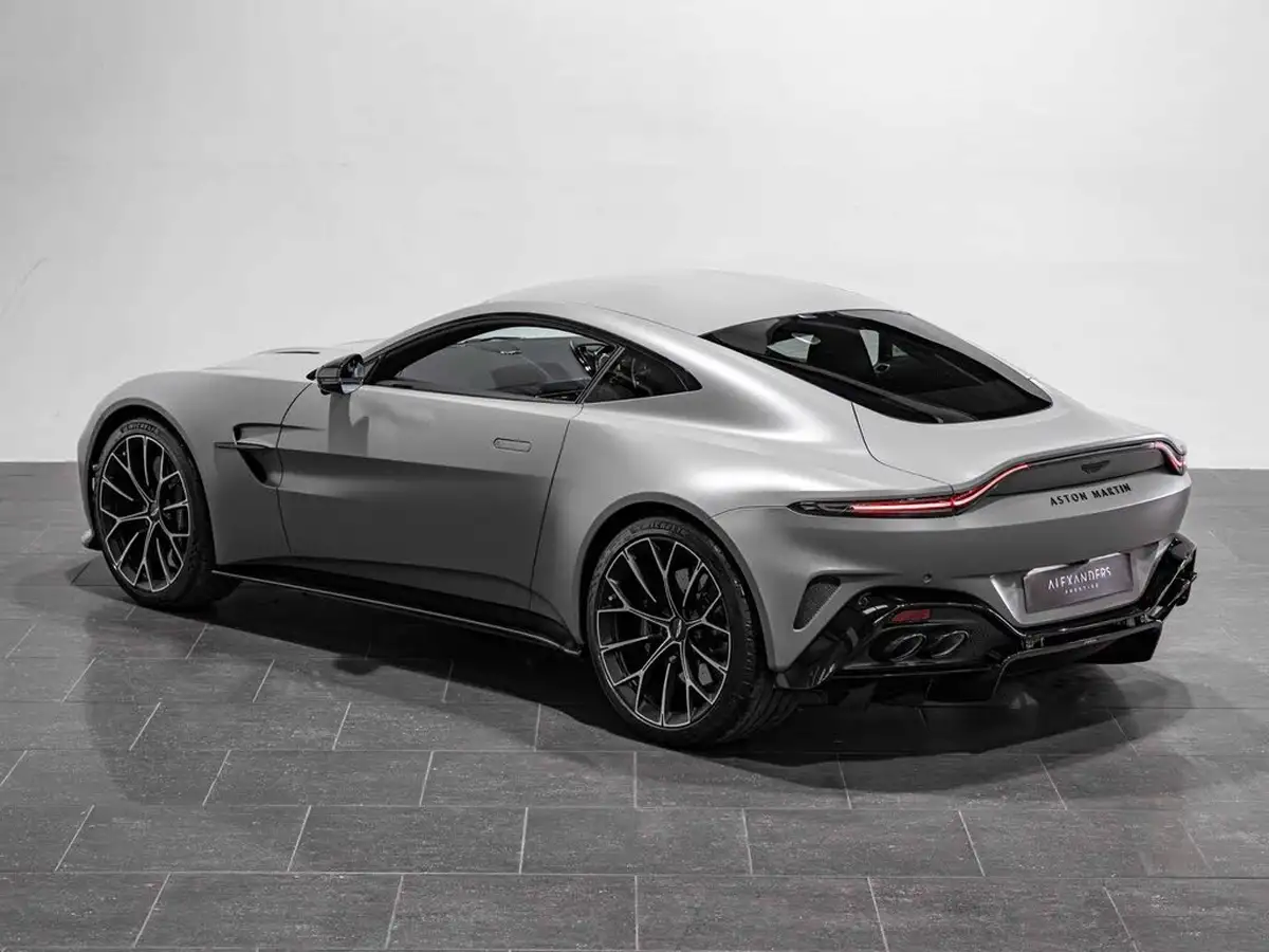 2024-aston-martin-vantage-big-30