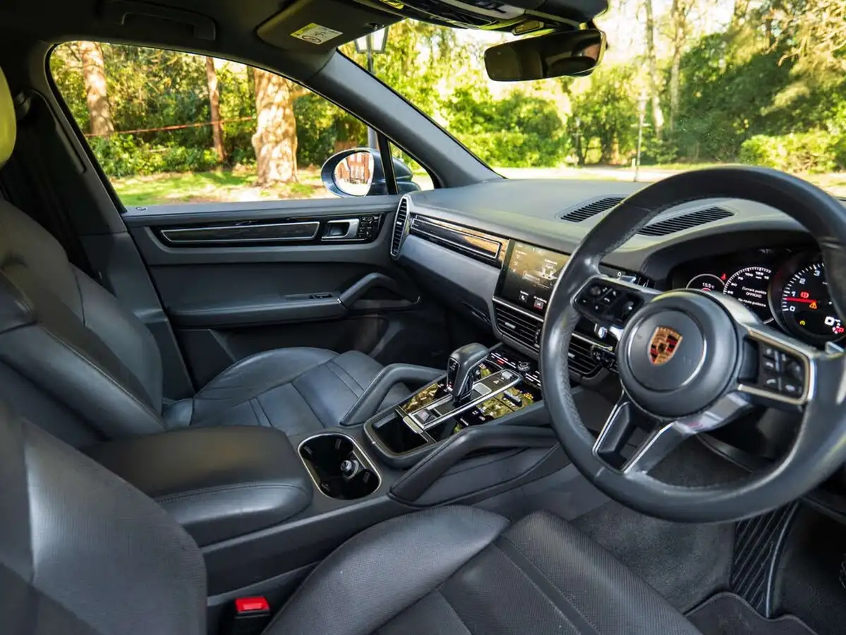 2018-porsche-cayenne-30-v6-big-13