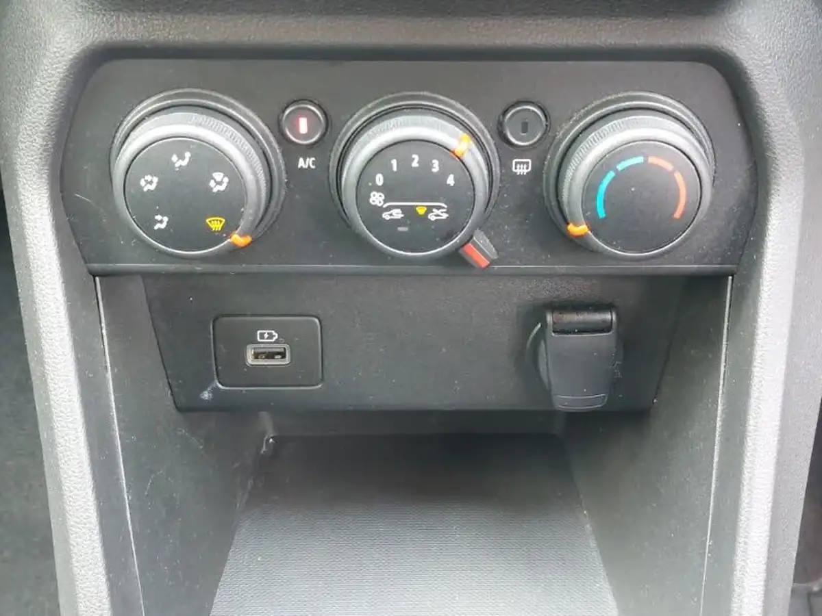 2022-dacia-sandero-10-tce-comfort-90bhp-big-13