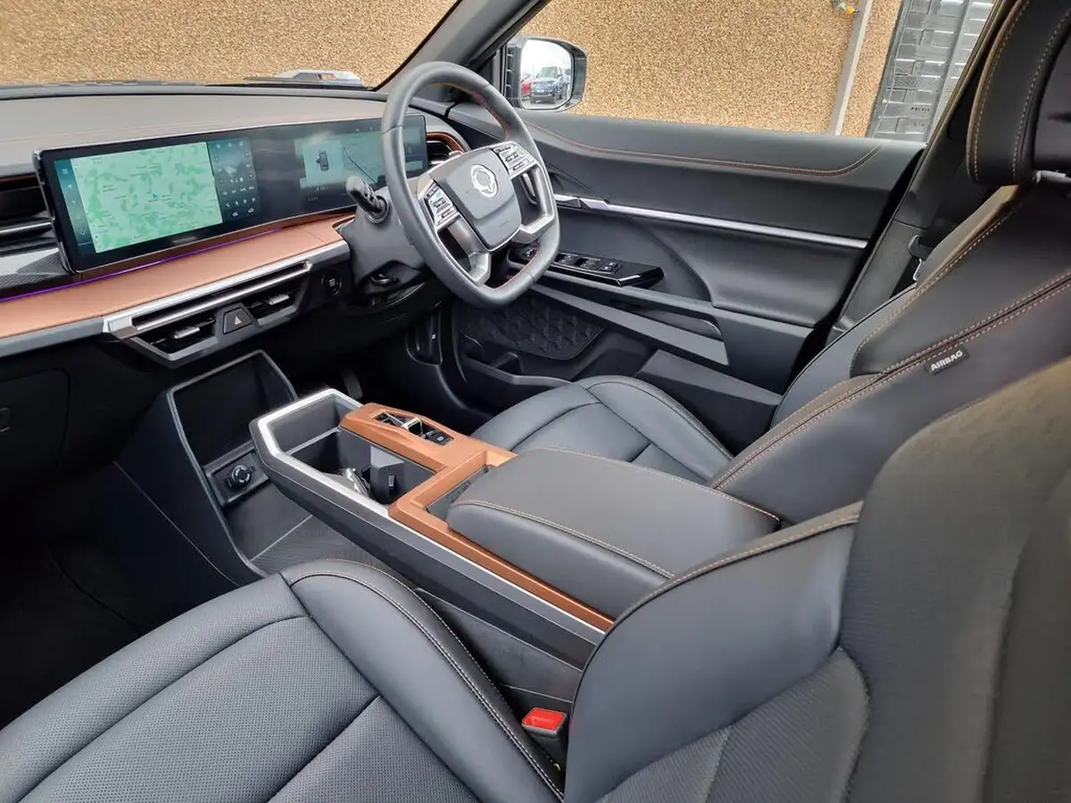2025-kgm-ssangyong-torres-15-k40-awd-big-26