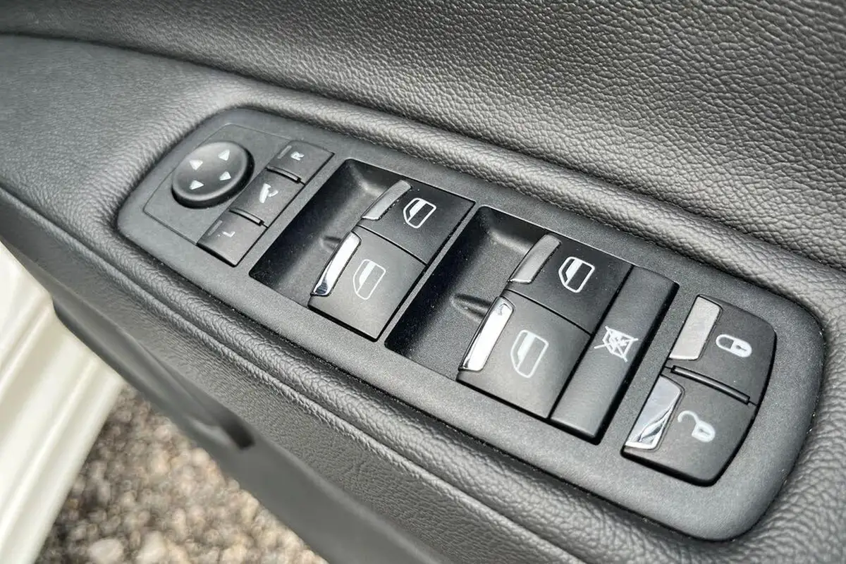 2022-maserati-ghibli-20-gt-1995cc-big-11