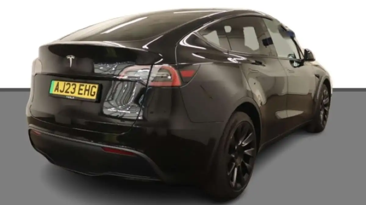 2023-tesla-model-y-e-long-range-big-5