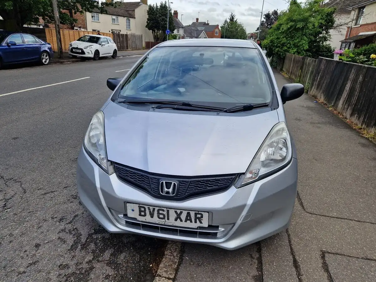 2011-honda-jazz-12-vsa-hatchback-big-2