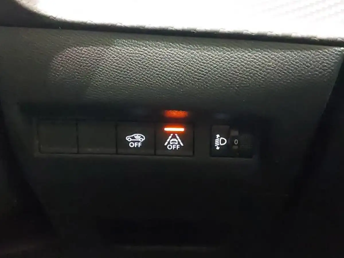 2020-peugeot-208-12-puretech-allure-premium-100bhp-big-18