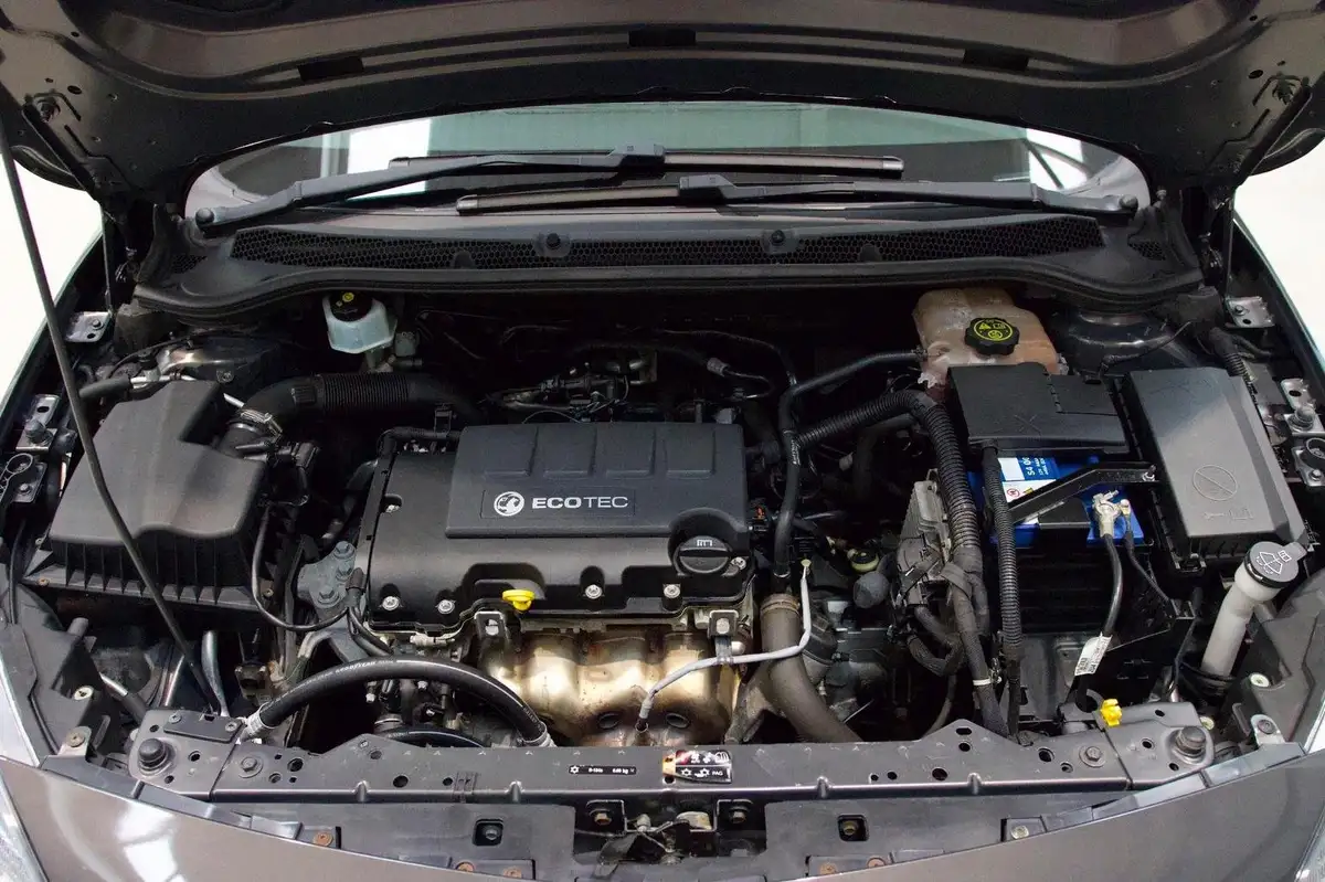 2013-vauxhall-astra-14-energy-big-24