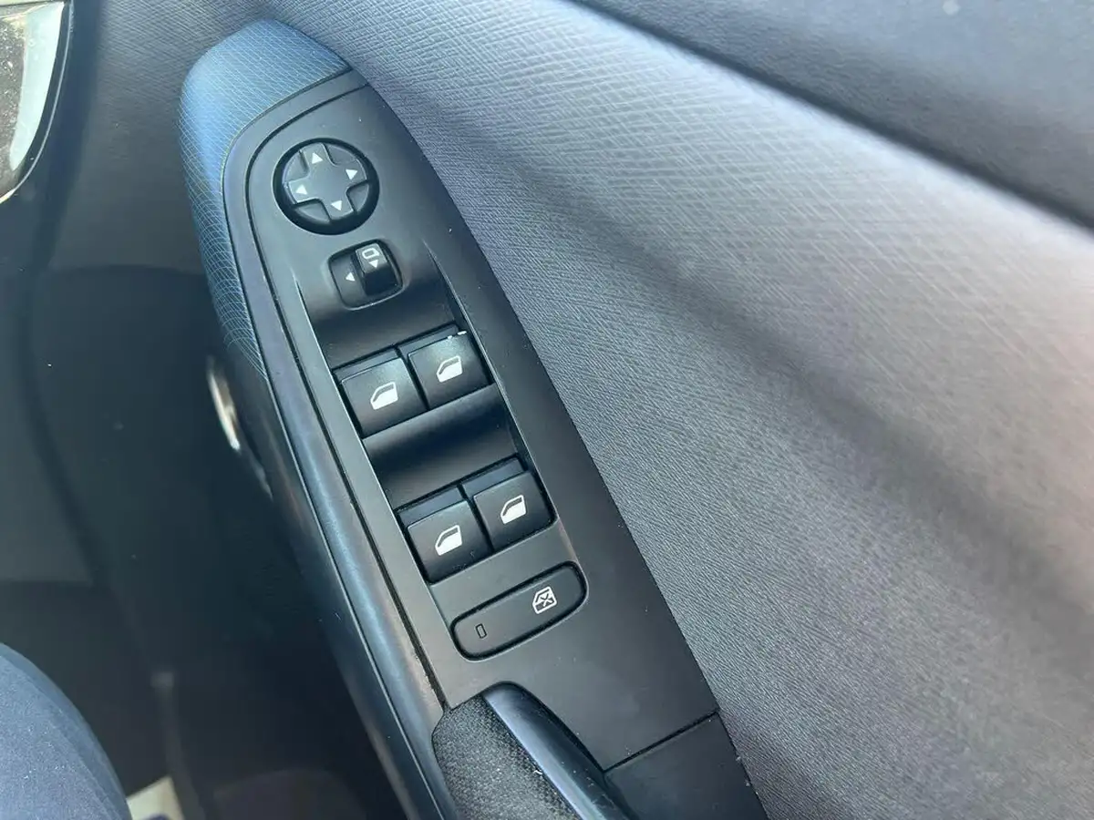 2017-citroen-c4-picasso-16bluehdi-feel-eat6-big-20