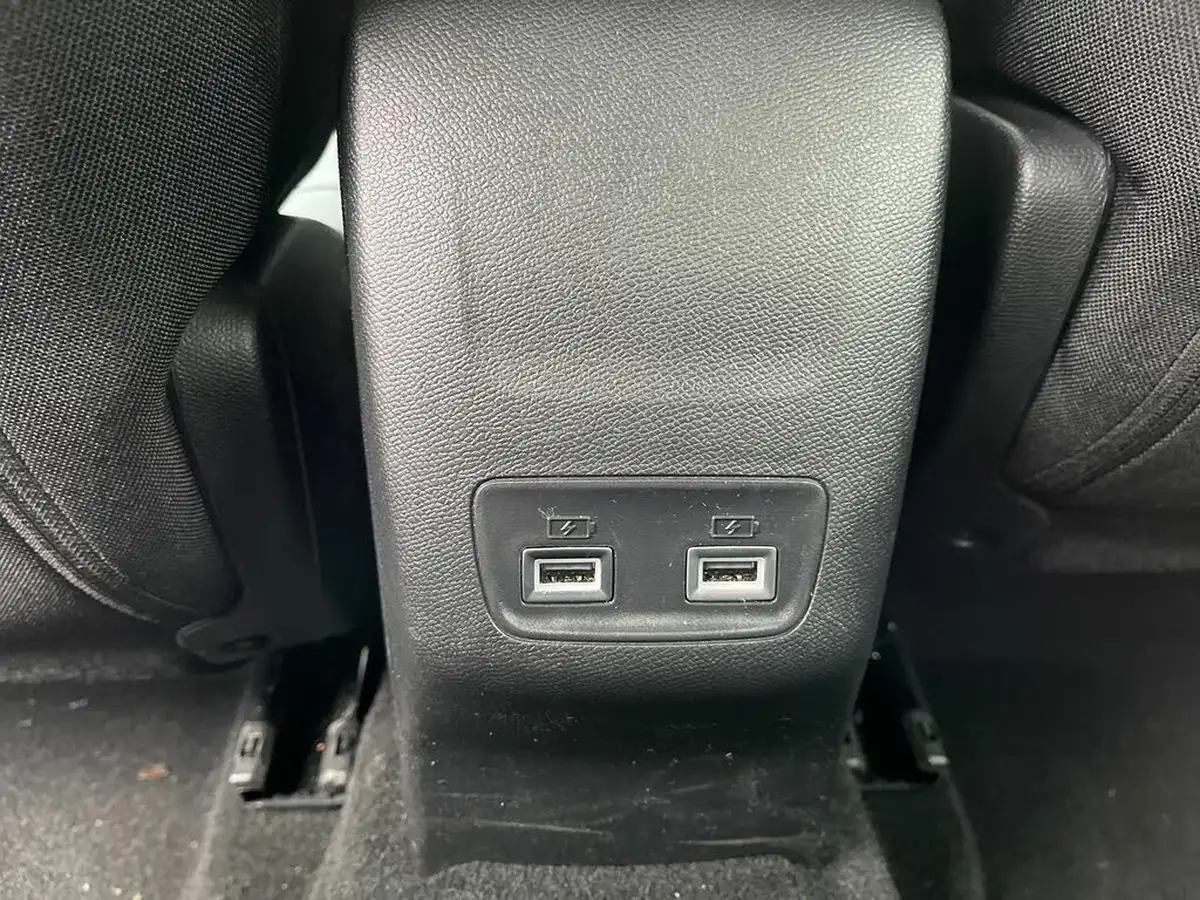 2024-peugeot-208-e-e-style-big-19