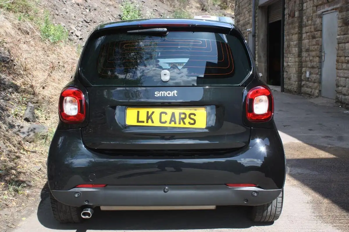 2016-smart-fortwo-09-edition-black-big-6