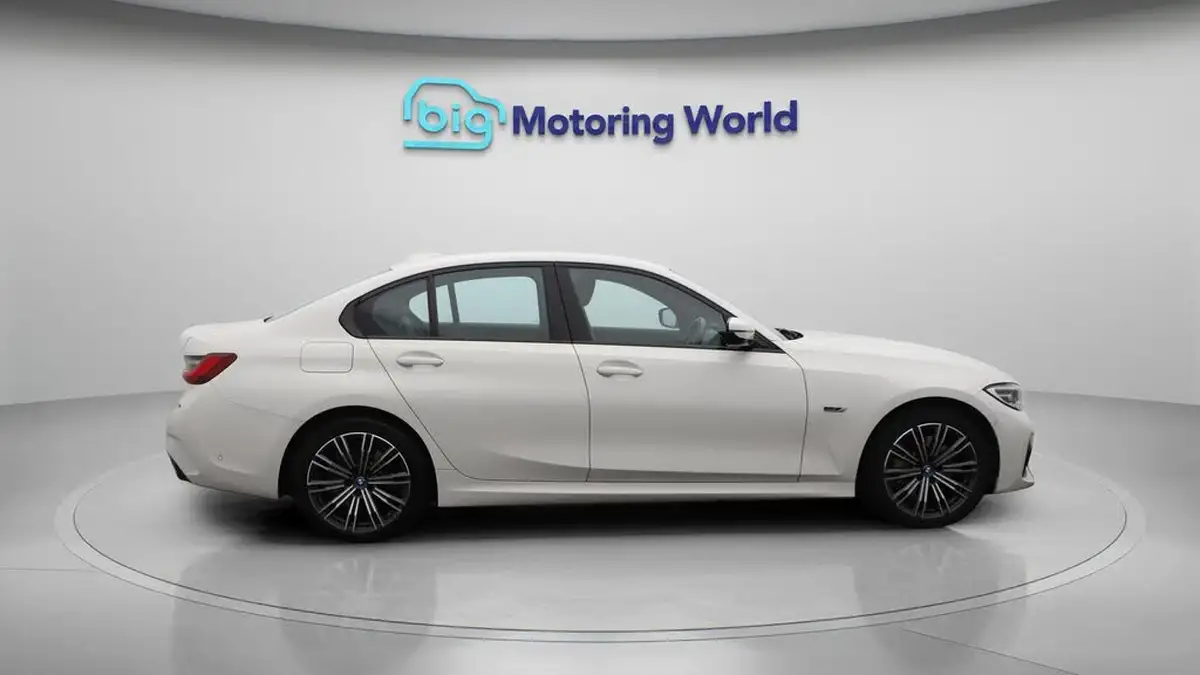 2022-bmw-3-series-20-330e-m-sport-pro-pack-saloon-4d-big-8
