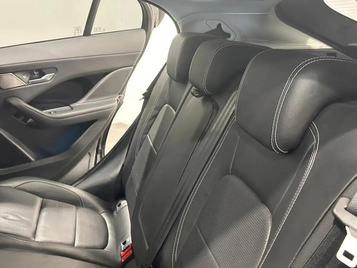 2019-jaguar-i-pace-ev400-se-big-28