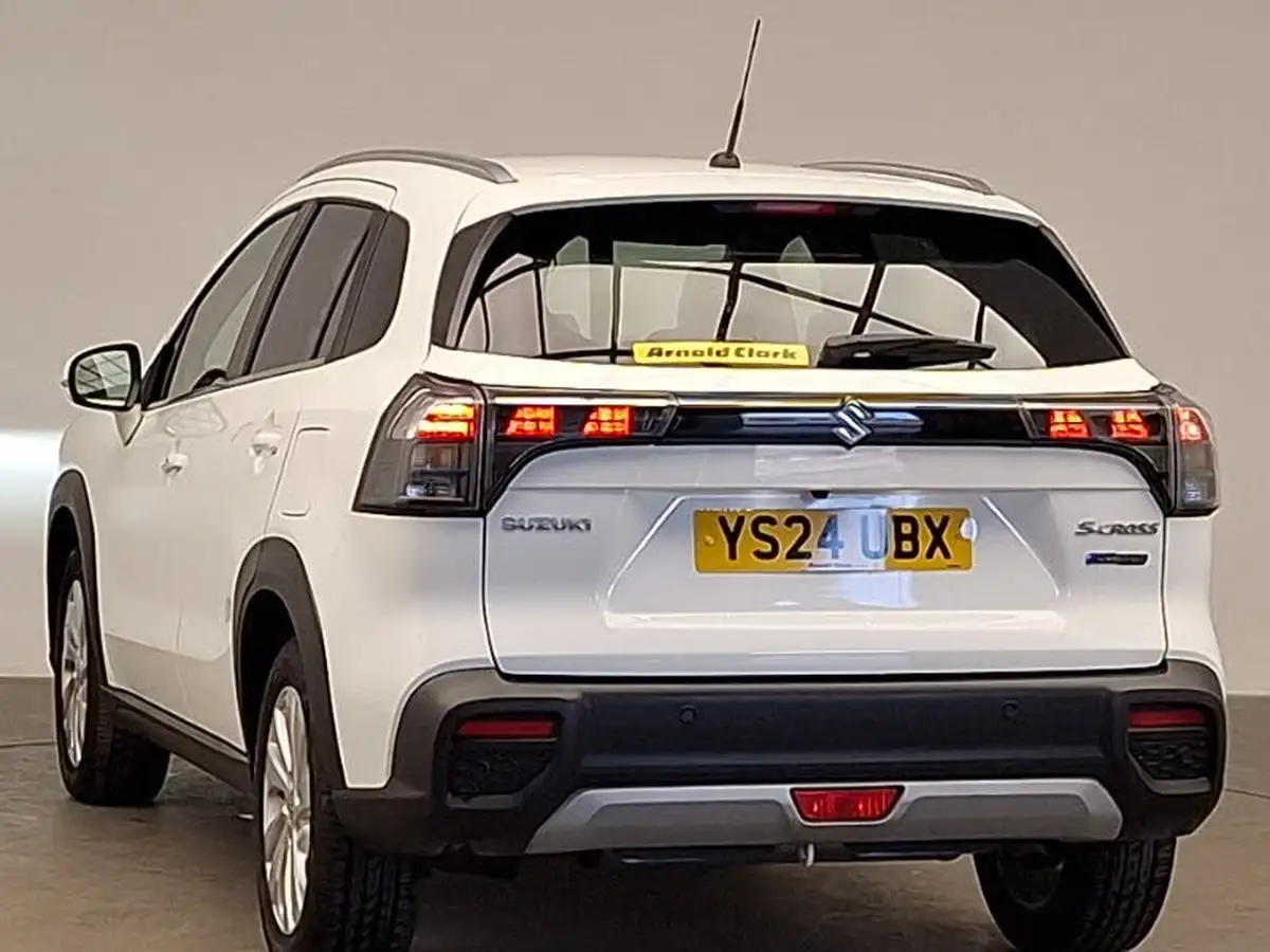 2024-suzuki-s-cross-15-motion-big-1