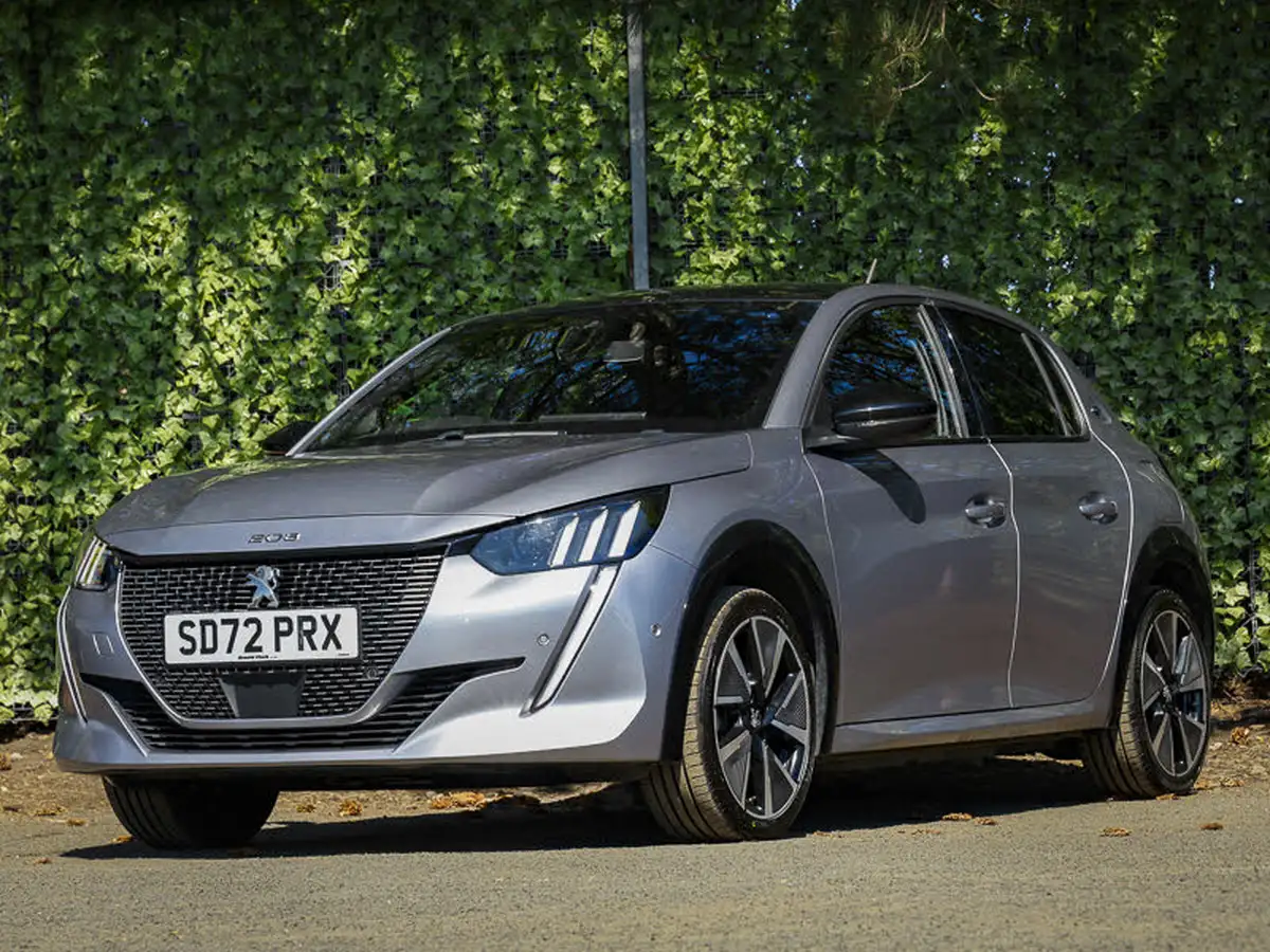 2022-peugeot-208-e-gt-premium-big-6