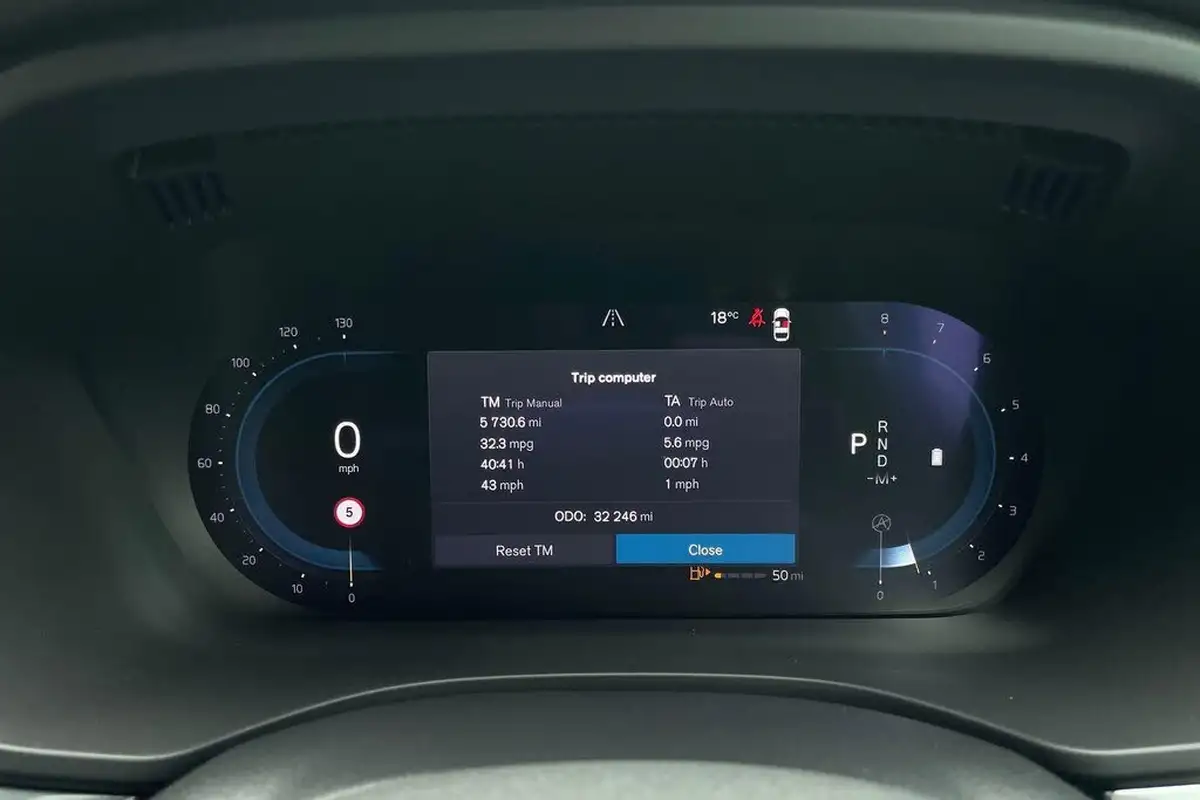 2021-volvo-xc60-20-b5-r-design-pro-awd-big-42