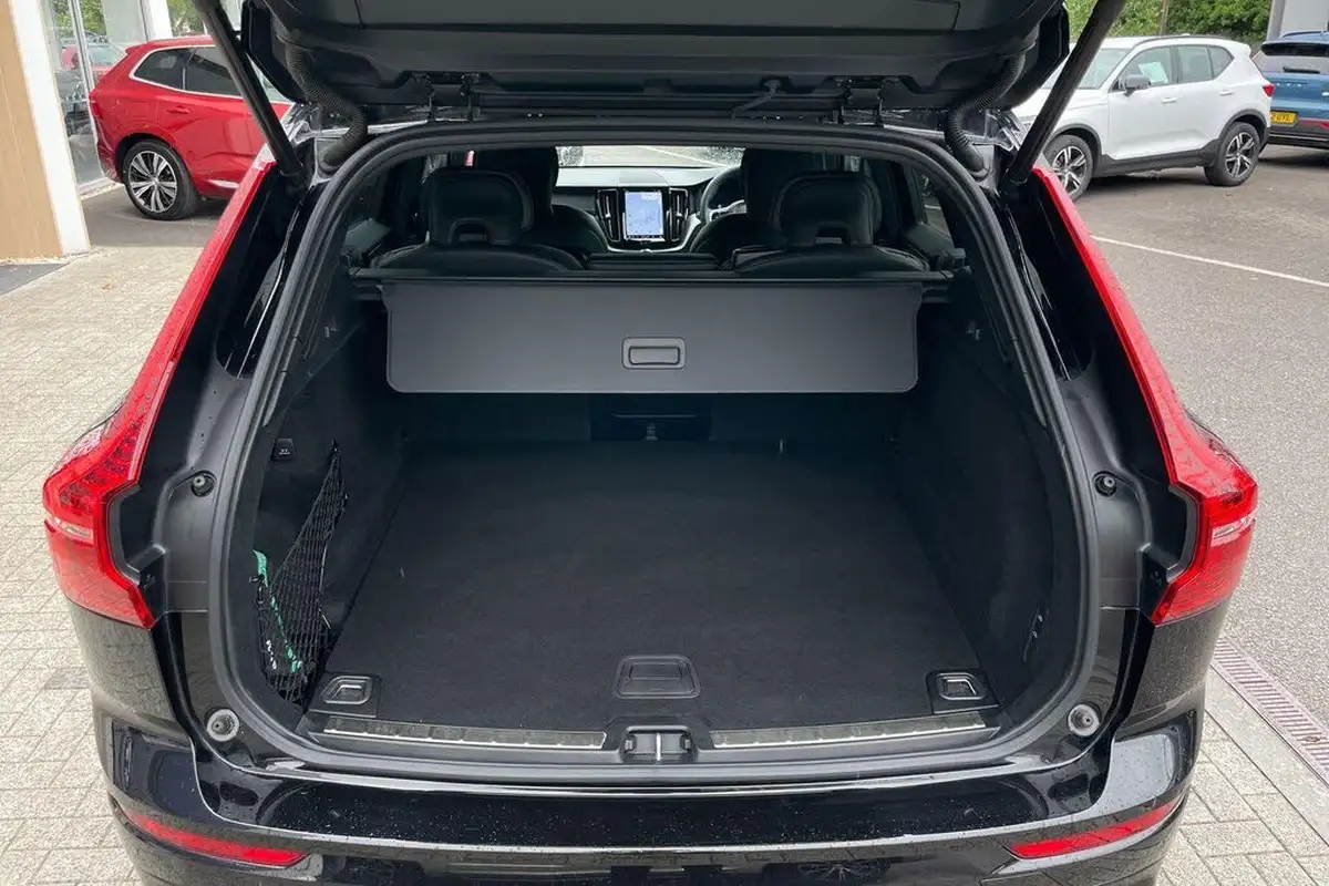 2021-volvo-xc60-20-b5-r-design-pro-awd-big-18