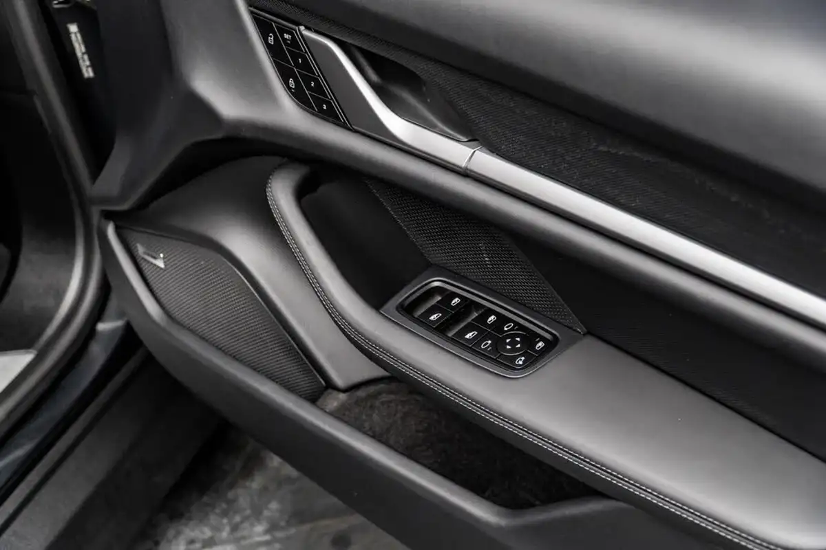 2024-porsche-taycan-e-4s-sport-turismo-544ps-big-31