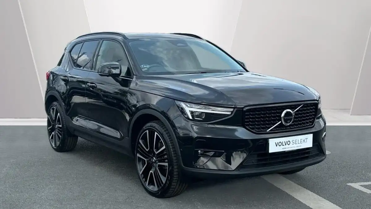 2024-volvo-xc40-20-b4-ultra-bright-big-0