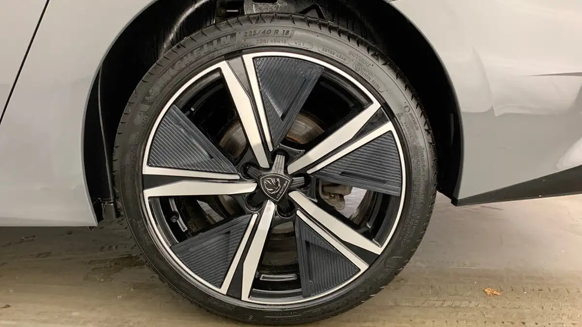 2024-peugeot-308-sw-15-bluehdi-gt-big-16