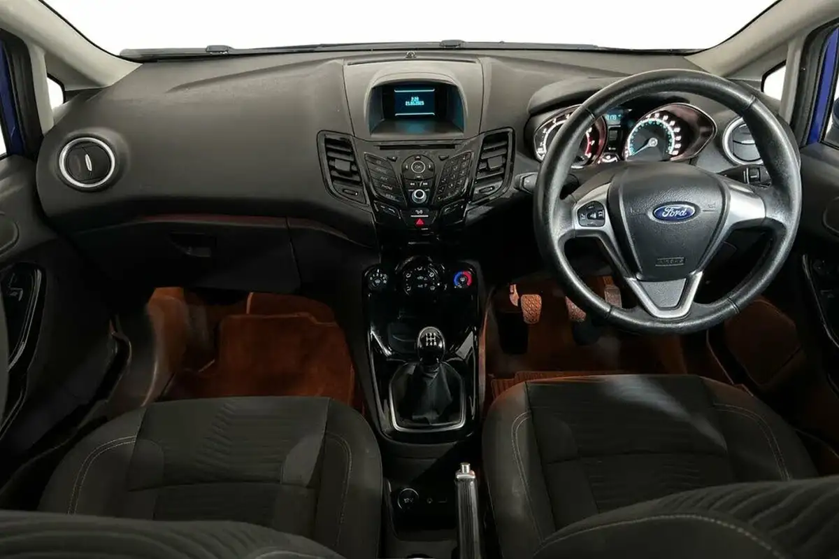 2015-ford-fiesta-125-zetec-5d-big-11