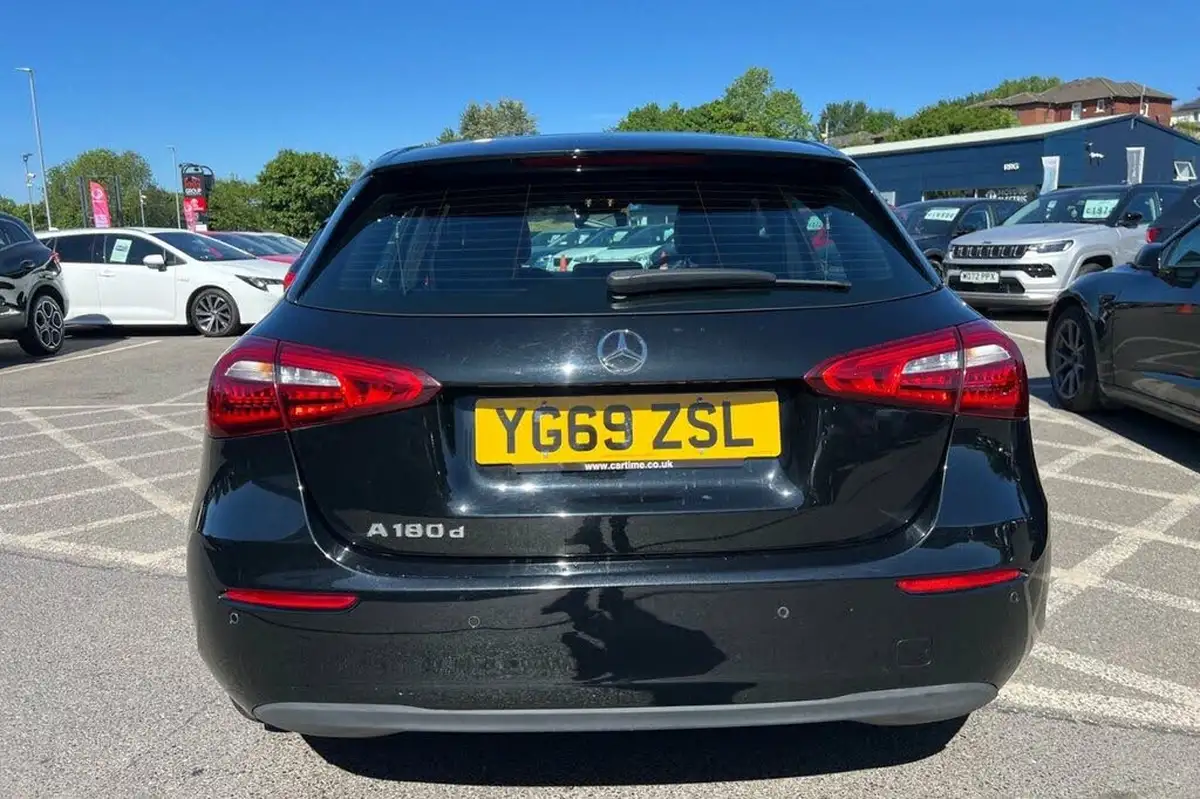 2019-mercedes-benz-a-class-15d-a180d-se-executive-7g-dct-big-22