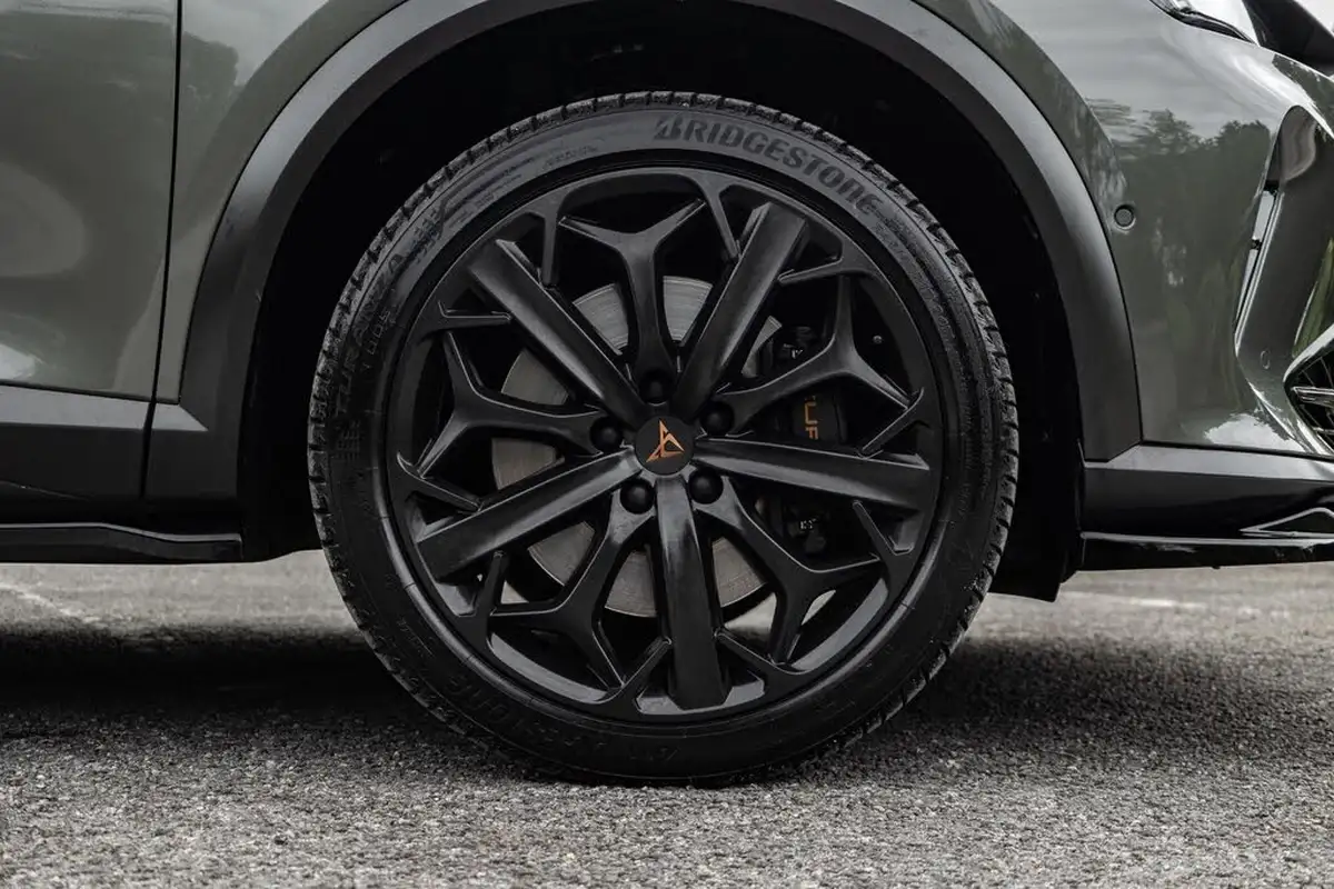 2023-cupra-formentor-20-tsi-vzn-big-27