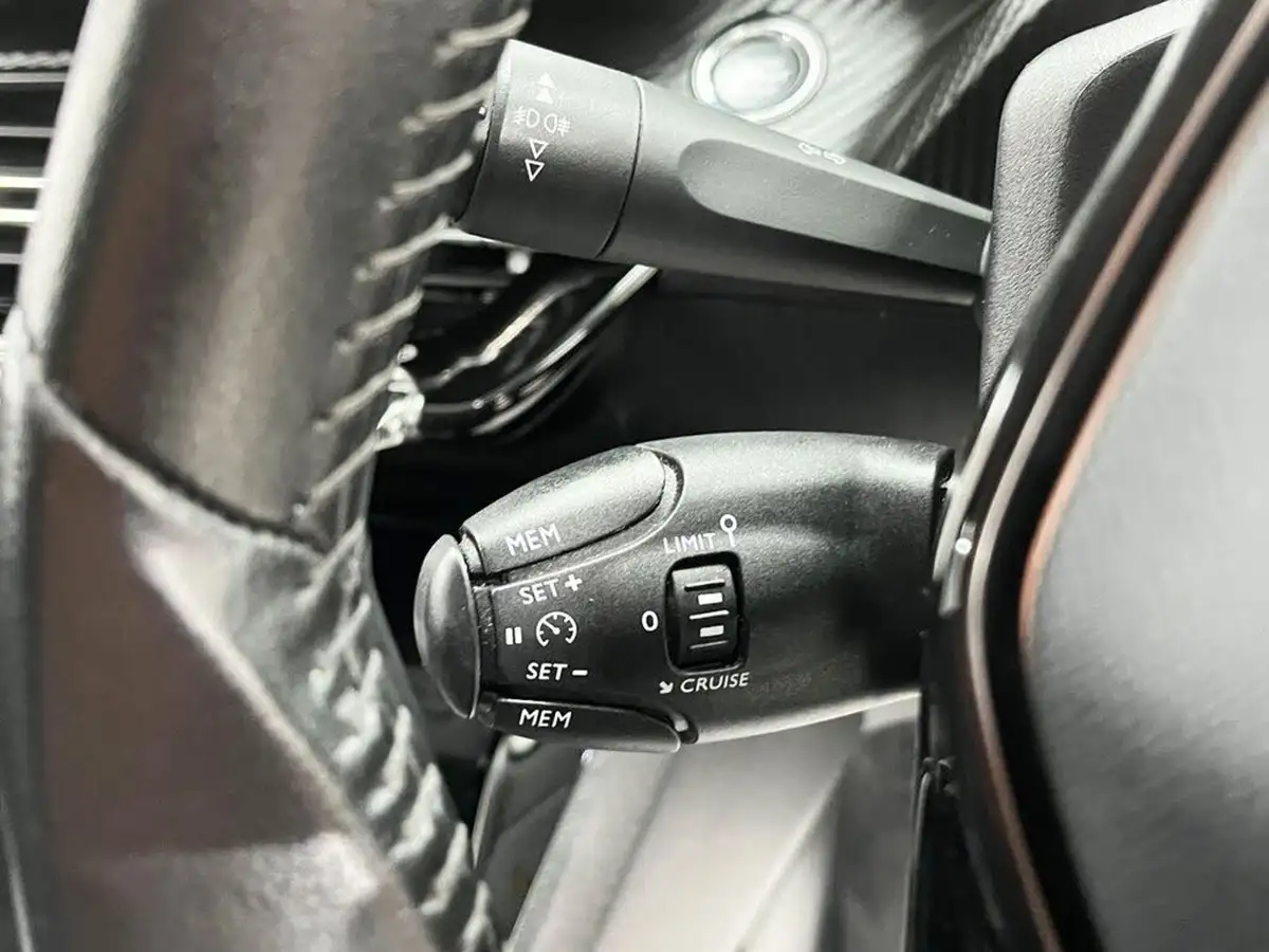 2020-peugeot-2008-suv-12-puretech-allure-premium-100bhp-big-24