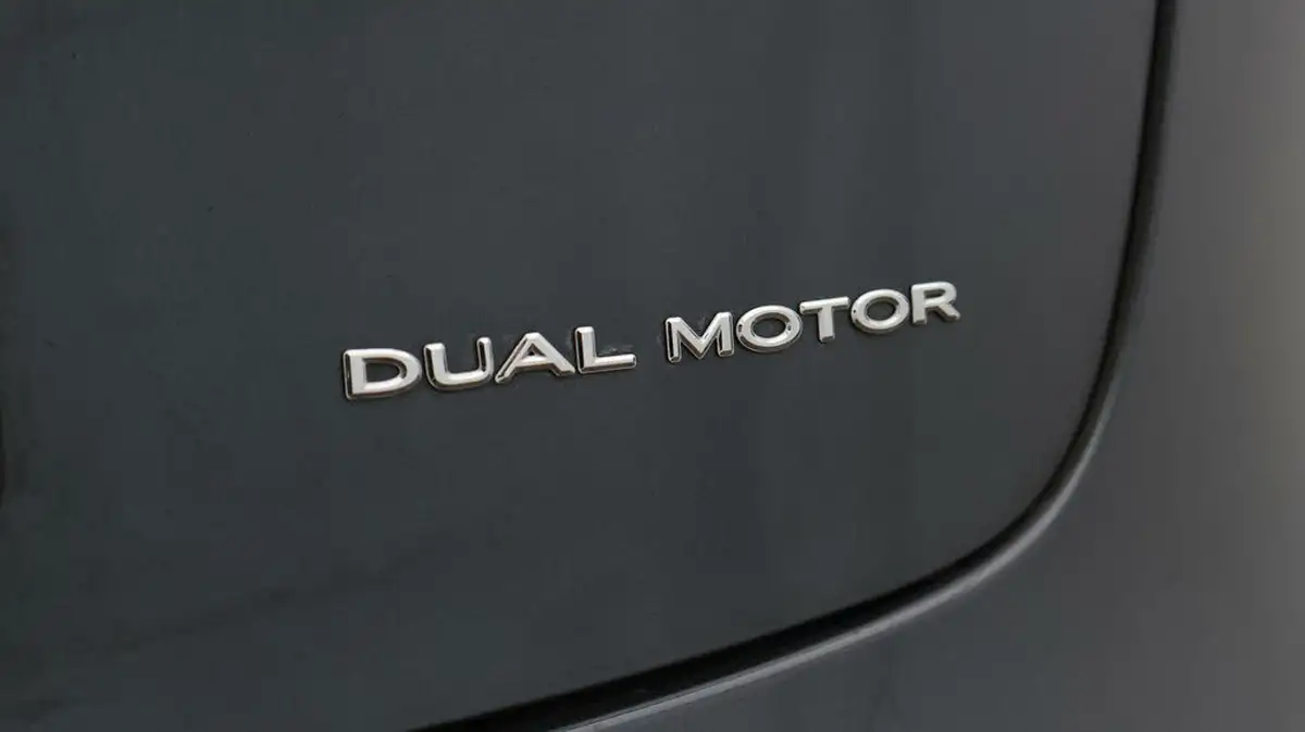2020-tesla-model-3-e-long-range-big-22