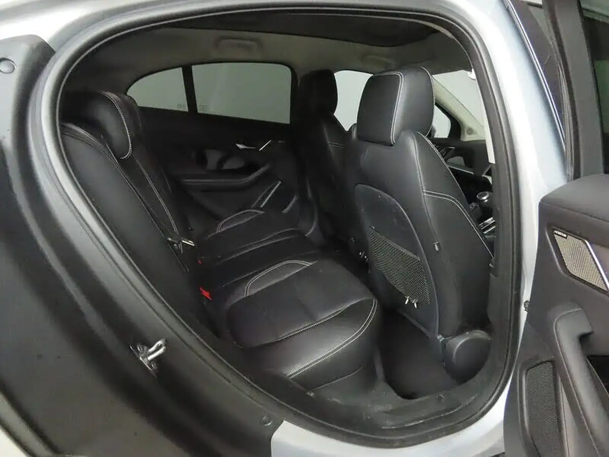 2018-jaguar-i-pace-ev400-se-big-8