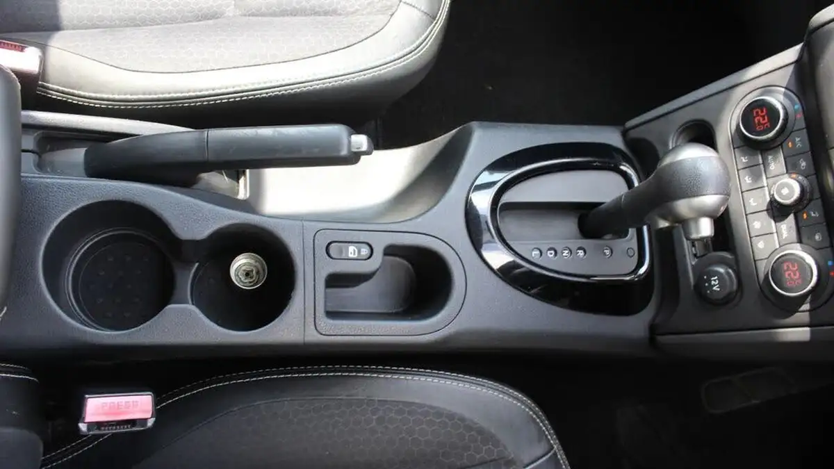 2013-nissan-qashqai-16-360-cvt-big-17