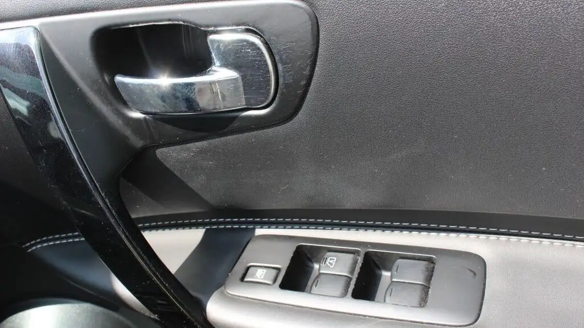 2013-nissan-qashqai-16-360-cvt-big-13