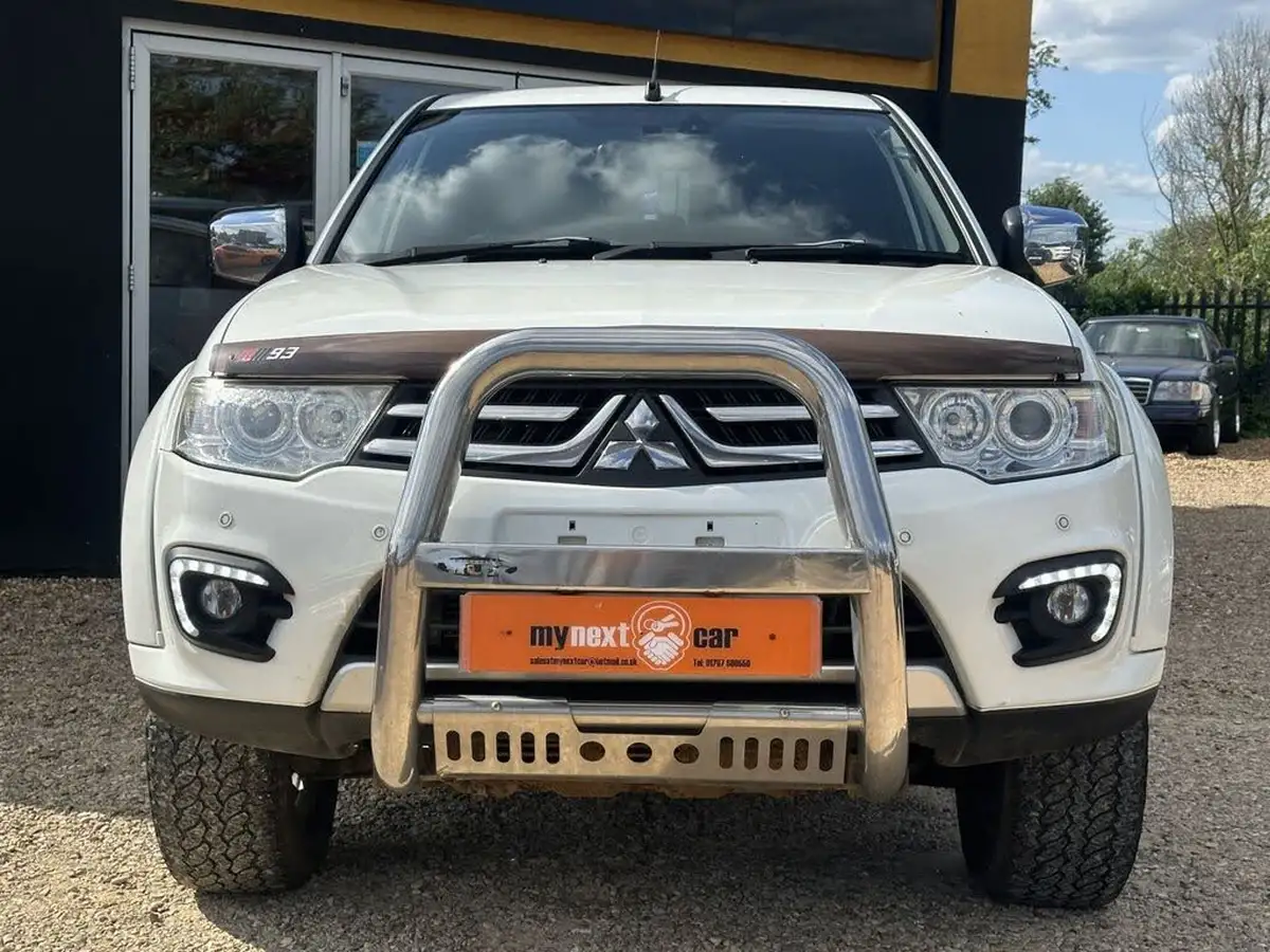2015-mitsubishi-l200-25td-barbarian-auto-big-2