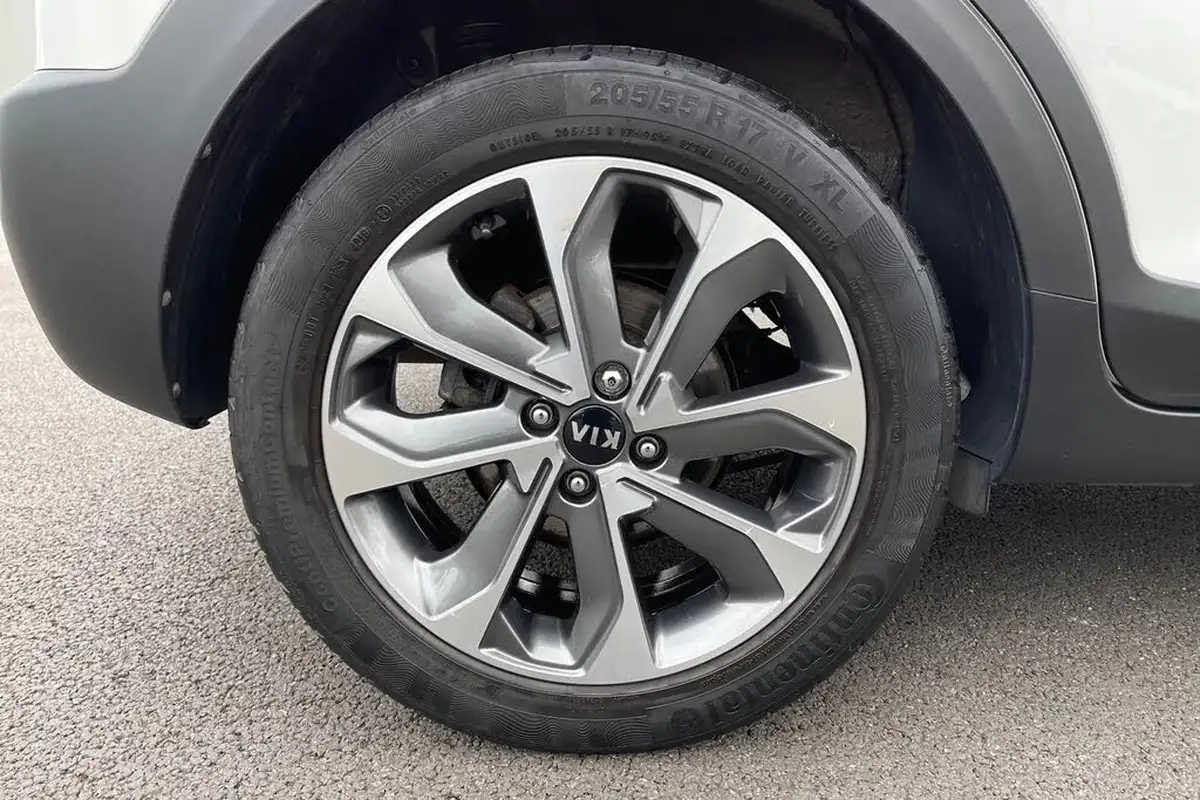 2019-kia-stonic-10-t-gdi-2-big-10