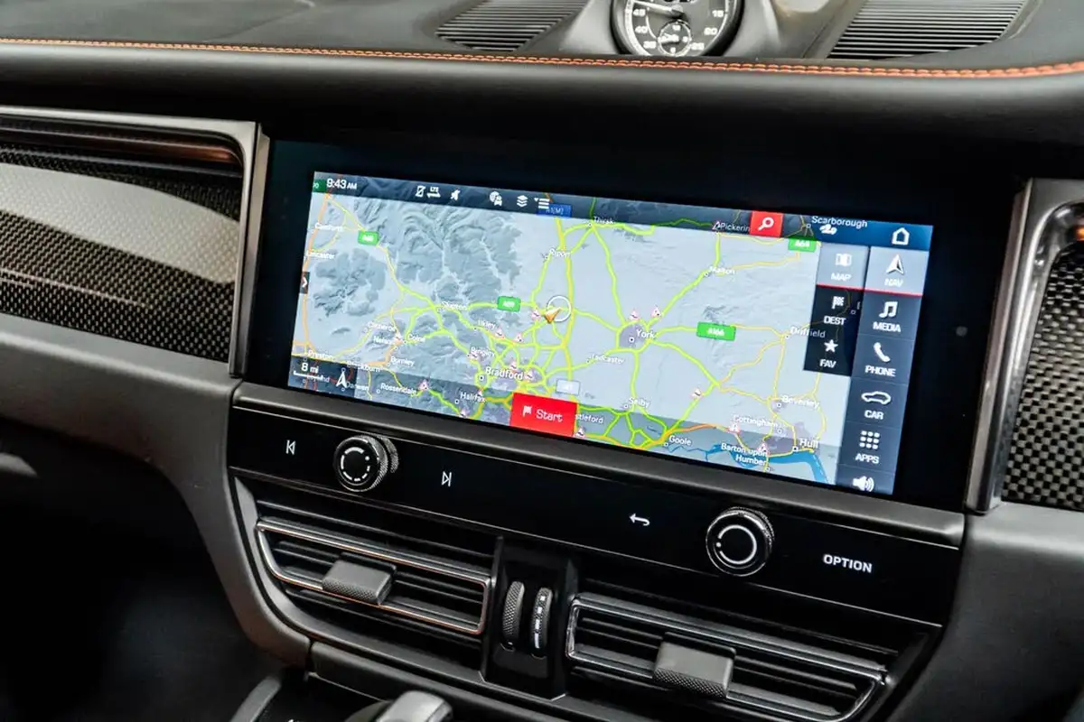 2023-porsche-macan-20-big-23