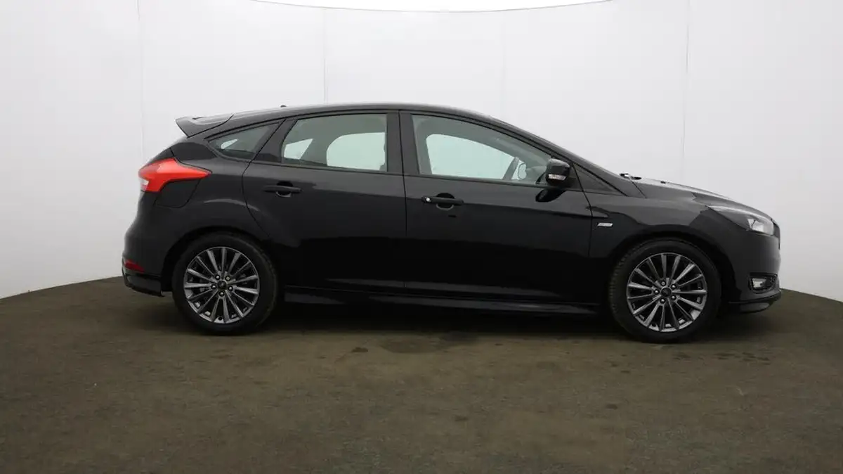 2018-ford-focus-10t-st-line-140ps-hatchback-big-53