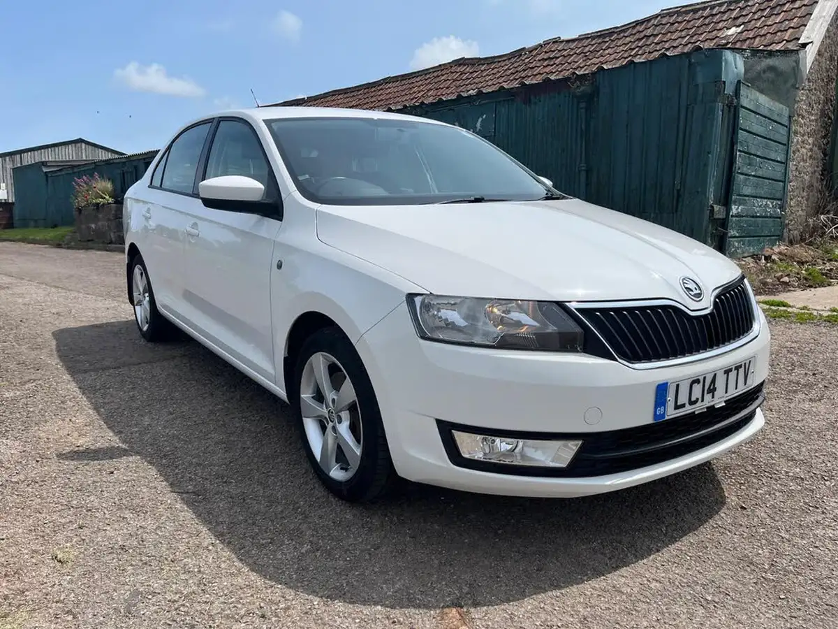 2014-skoda-rapid-12-elegance-greentech-big-2