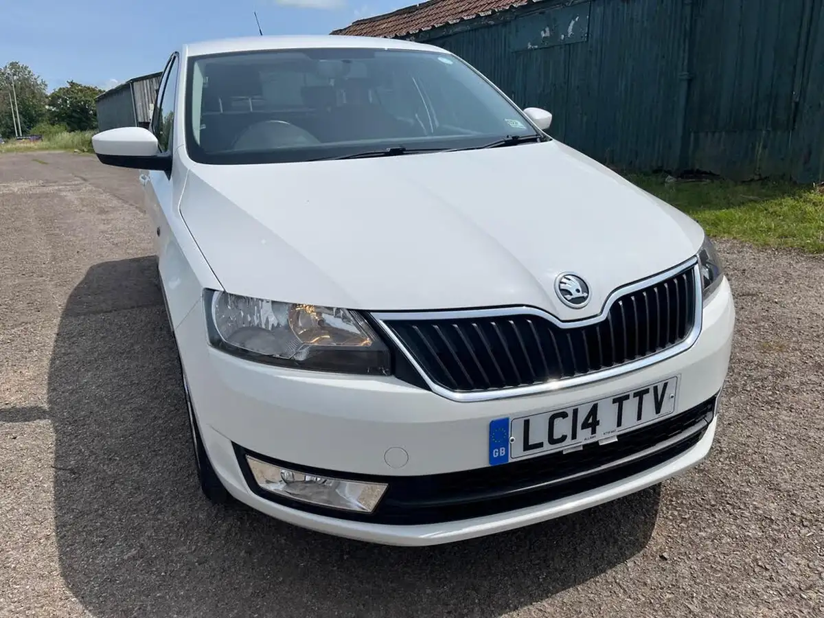 2014-skoda-rapid-12-elegance-greentech-big-6