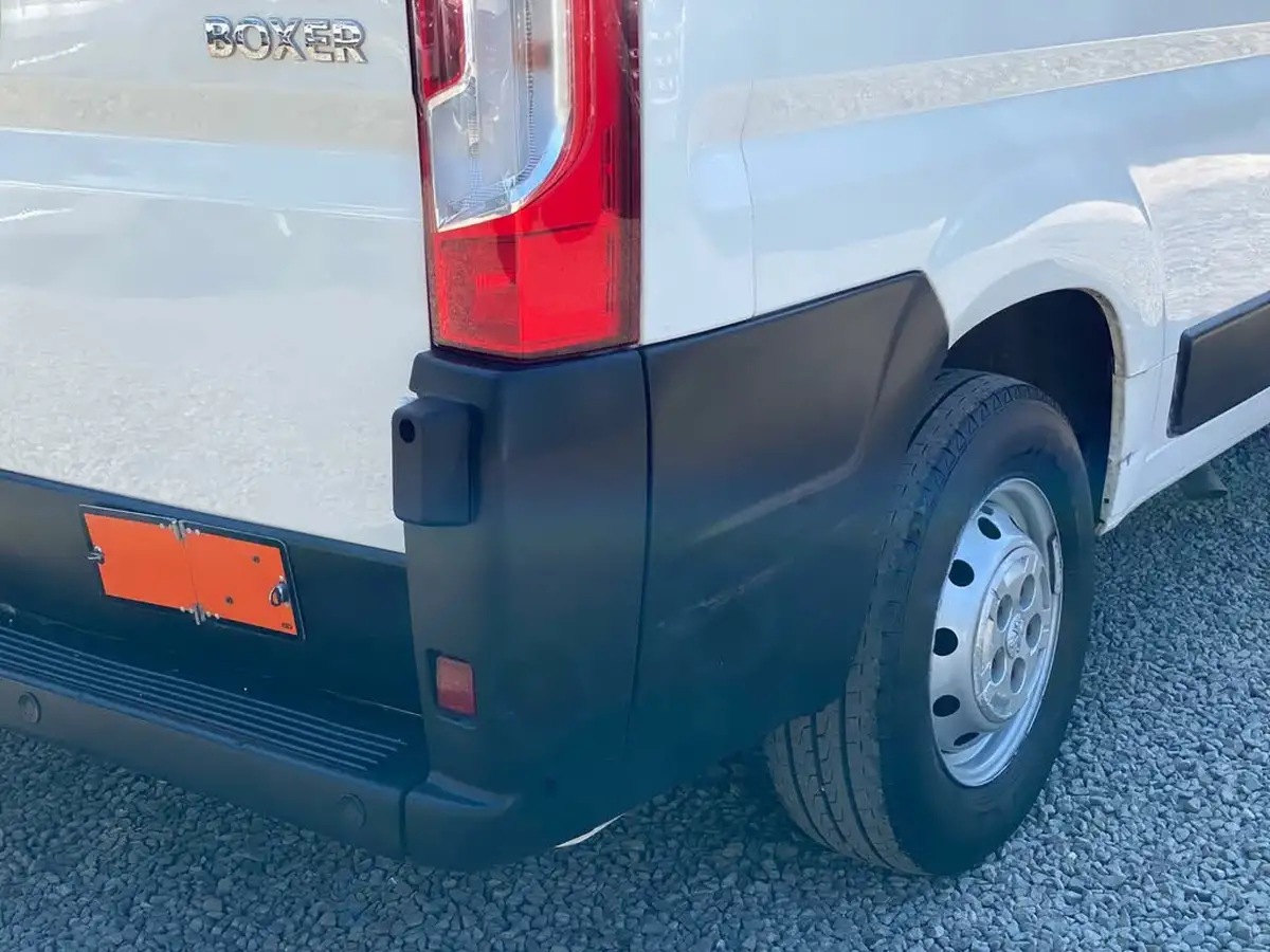 2018-peugeot-boxer-20-bluehdi-professional-335-l3-h2-big-25