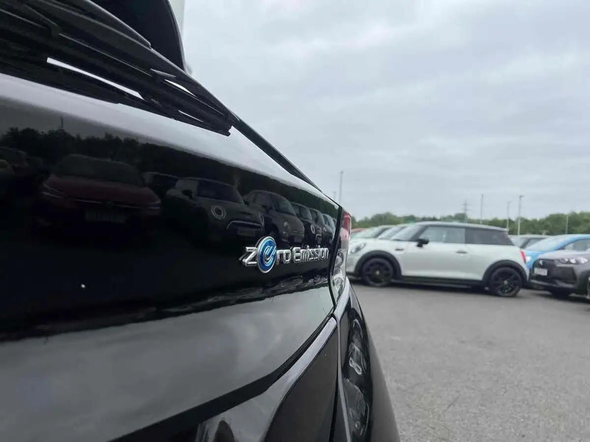 2020-nissan-leaf-e-tekna-big-20
